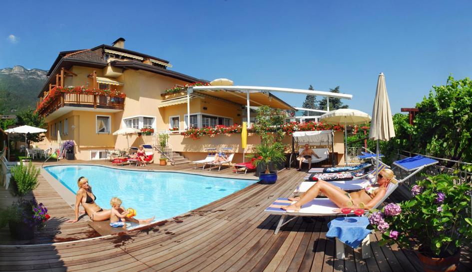 Pension Aurora Appiano Sulla Strada Del Vino Ngoại thất bức ảnh